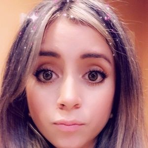 Meet your Posher, Carolina